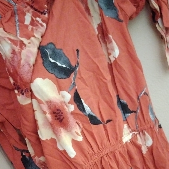 Floral Off-Shoulder Maxi Dress - Picture 9 of 10